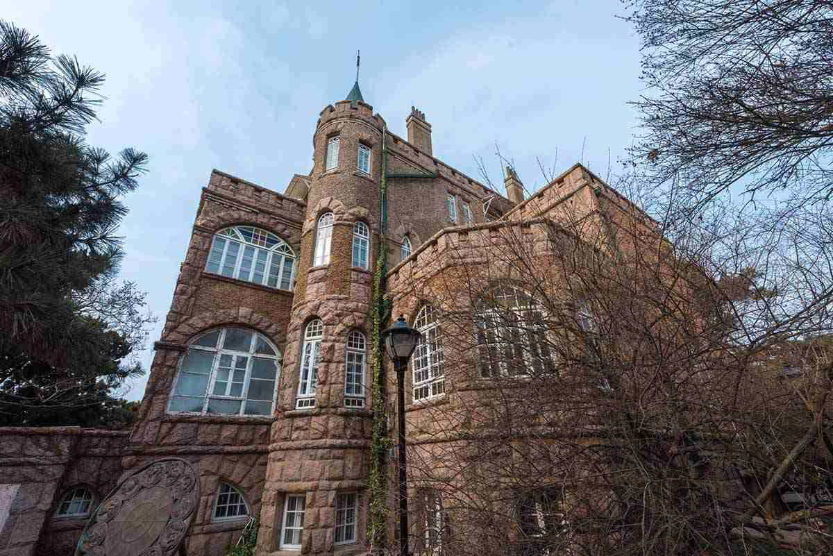 攝圖網_500869596_banner_青島海濱八大關花石樓（企業(yè)商用） (1).jpg